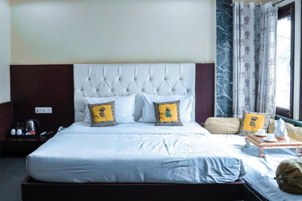 Hide-In Udaipur - A Lake View Boutique Hotel Экстерьер фото